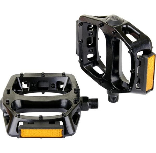 Essential Alloy platform pedals with moulded pins, 9/16 inch thread